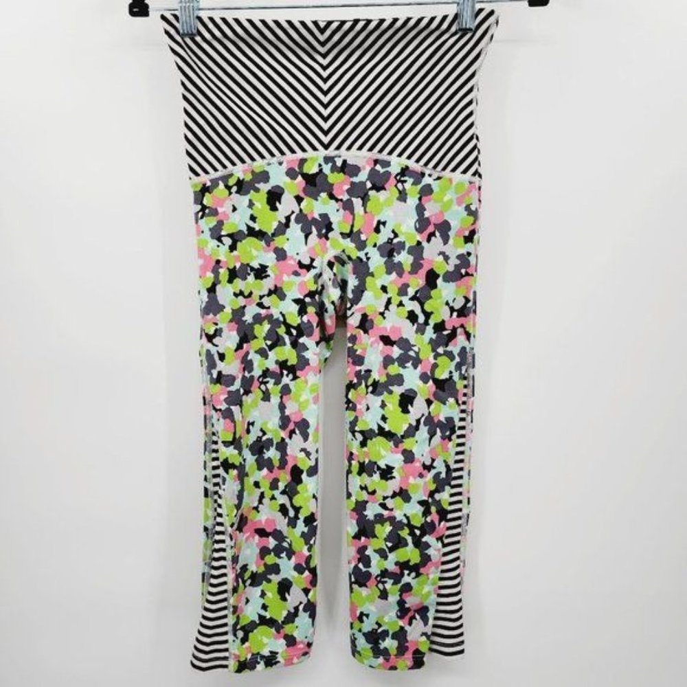 Spanx Active Booty Boost Cropped Leggings Paint Splatter Striped Chevron, Large